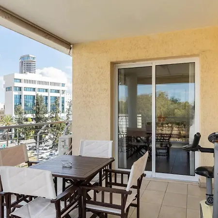 Warm In The Heart Of The Center - Balcony & View Λευκωσία