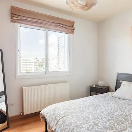 아파트 Warm In The Heart Of The Center - Balcony & View 니코시아