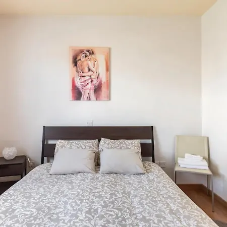 아파트 Warm In The Heart Of The Center - Balcony & View 니코시아