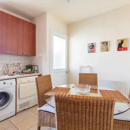 아파트 Warm In The Heart Of The Center - Balcony & View 니코시아