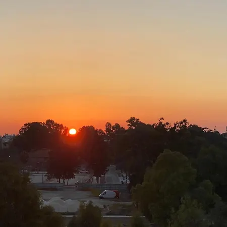 Warm In The Heart Of The Center - Balcony & View 아파트 니코시아