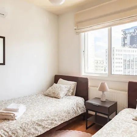 Warm In The Heart Of The Center - Balcony & View 아파트 *