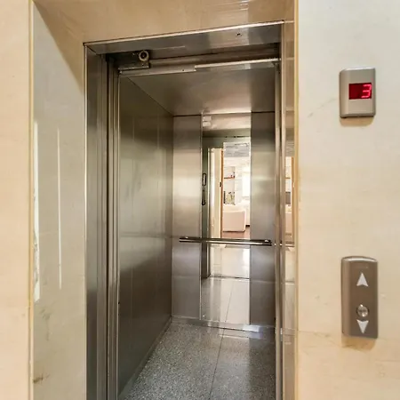 Warm In The Heart Of The Center - Balcony & View *