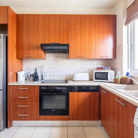 Warm In The Heart Of The Center - Balcony & View 아파트 니코시아