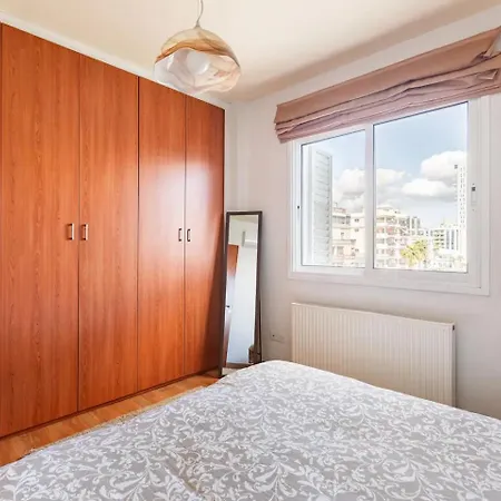 아파트 Warm In The Heart Of The Center - Balcony & View 니코시아