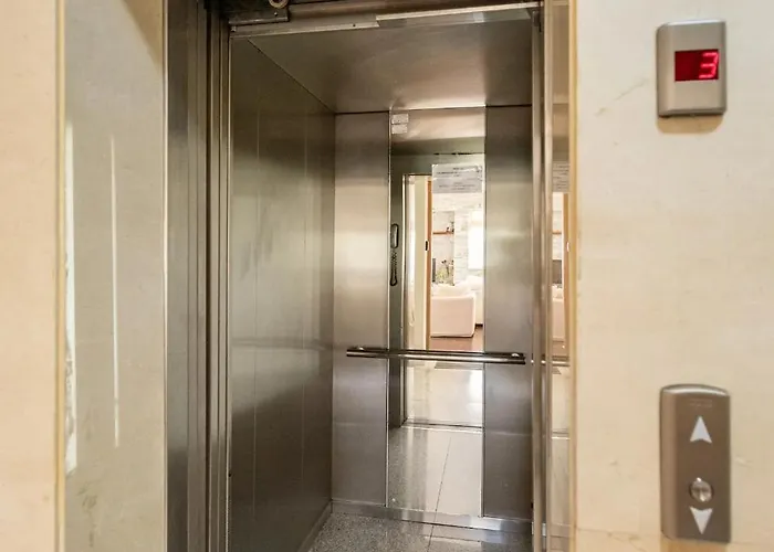 Warm In The Heart Of The Center - Balcony & View *