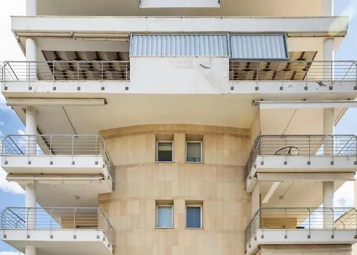 Warm In The Heart Of The Center - Balcony & View *