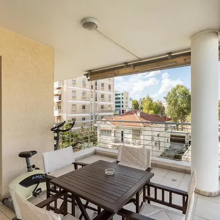 Warm In The Heart Of The Center - Balcony & View * Nicósia