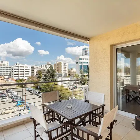 Warm In The Heart Of The Center - Balcony & View Nicósia